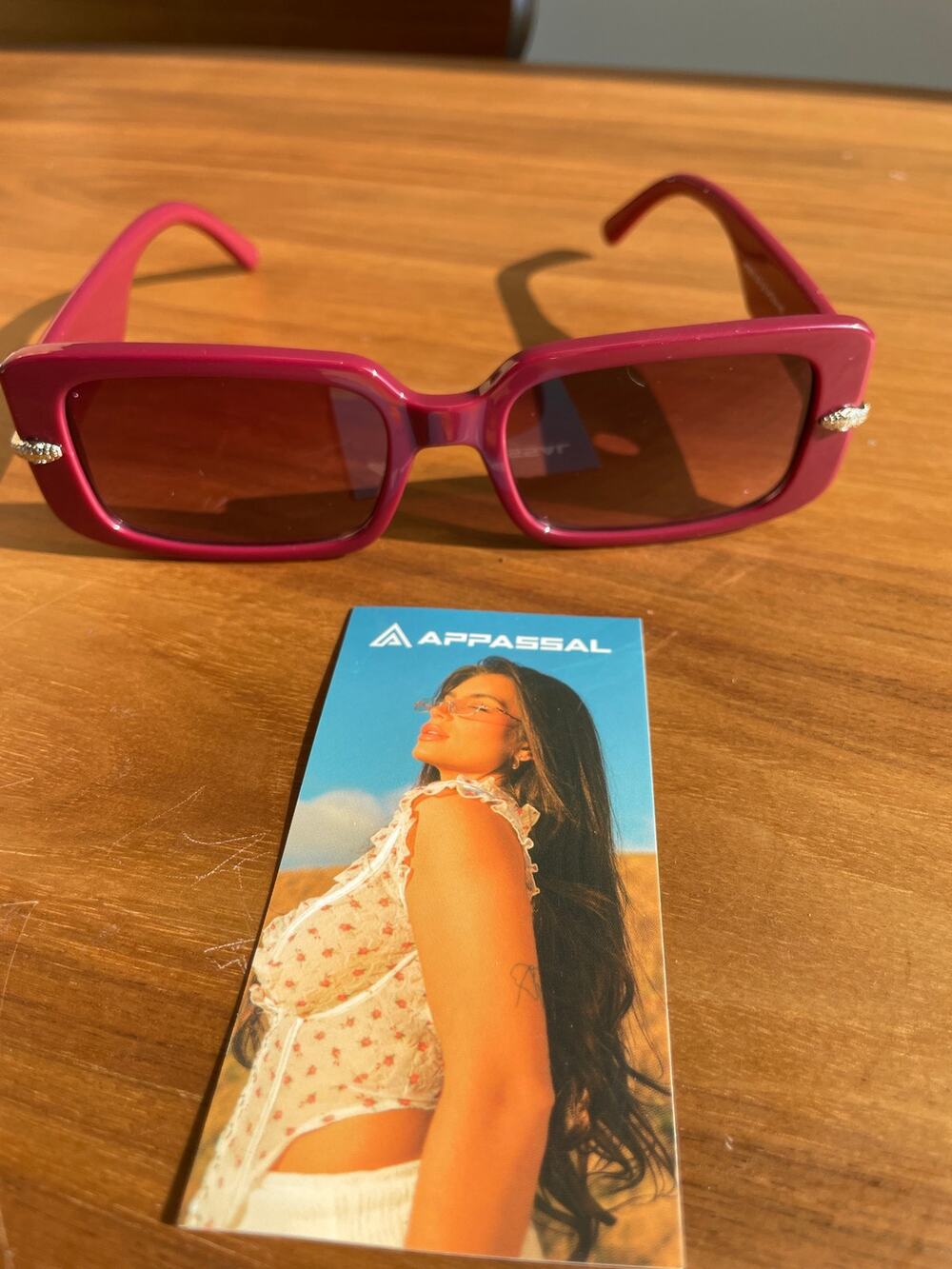 Apprassal Trendy Snake Sunglasses with Bag… Wine Red